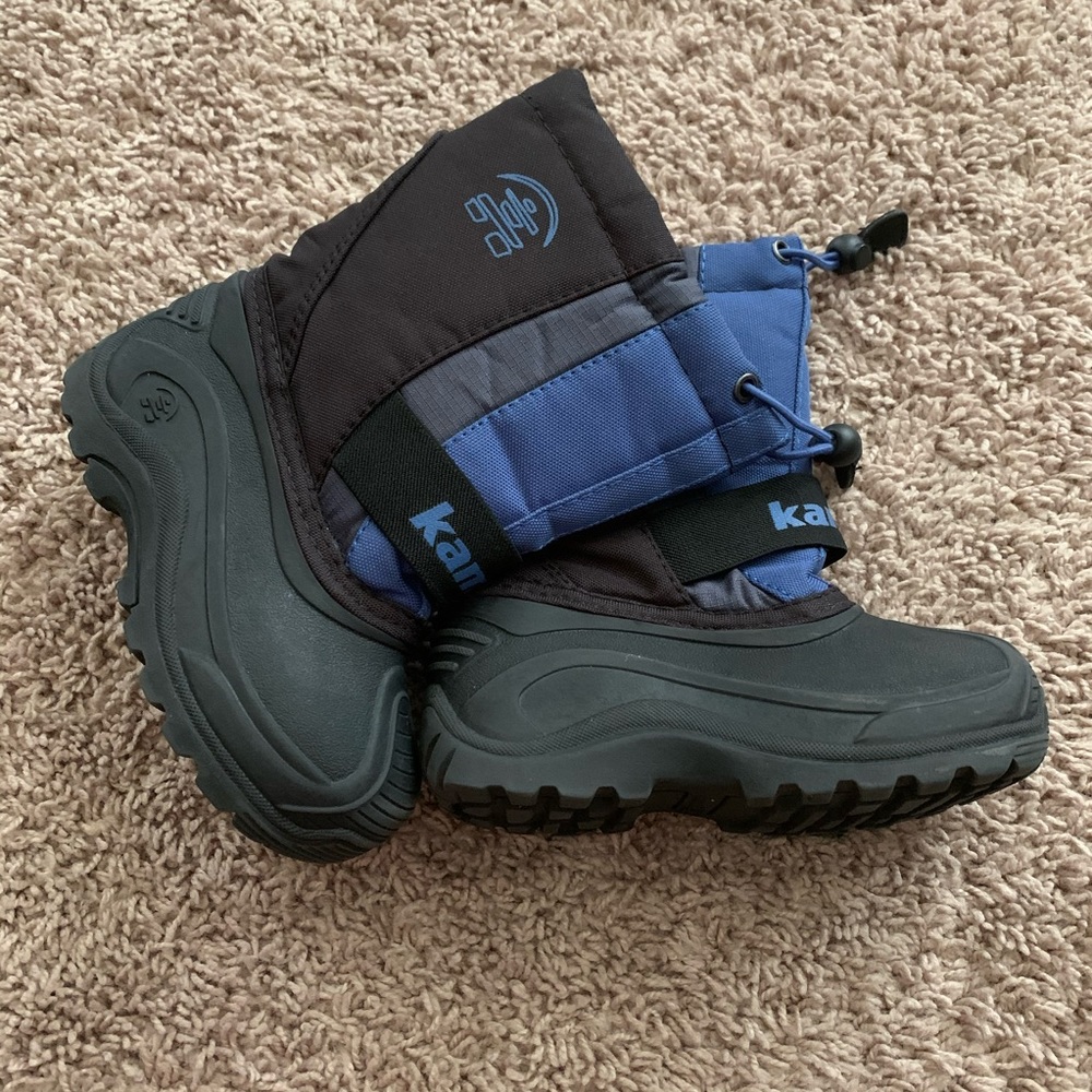 Snow boots size 10 toddler